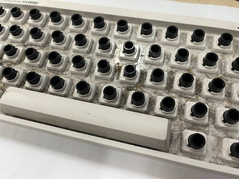 一块使用两年半的键盘能脏成啥样一块使用两年半的键盘能脏成啥样